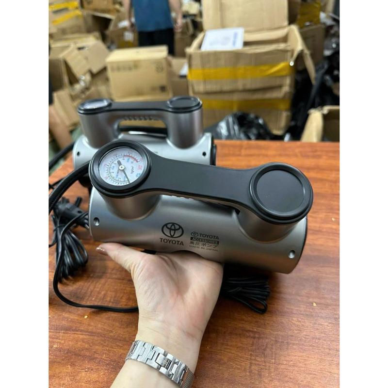 Bơm Lốp ÔTô TOYOTA Điện 12V Công Suất Cao Di Động Cho Xe Hơi-Xe Tải Tích Hợp Đồng Hồ Điện Tử Tự Ngắt Tiện Lợi 4