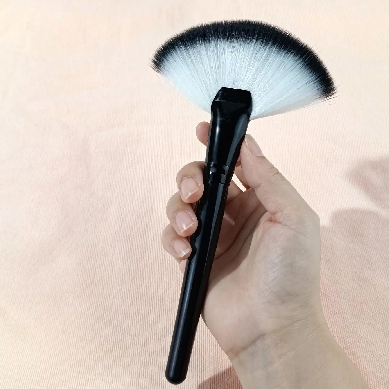 Portable Makeup Brush, Soft Bristle Blush Brush, Professional Makeup Tool for Women