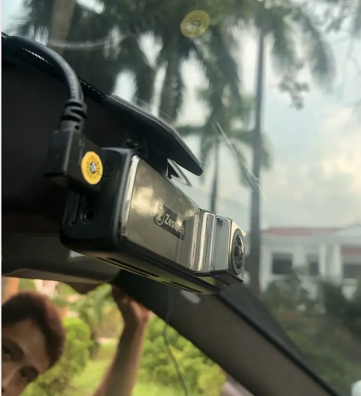 Cam hành trình ghi hình cho ô tô Zestech D10 cam  hanh 1