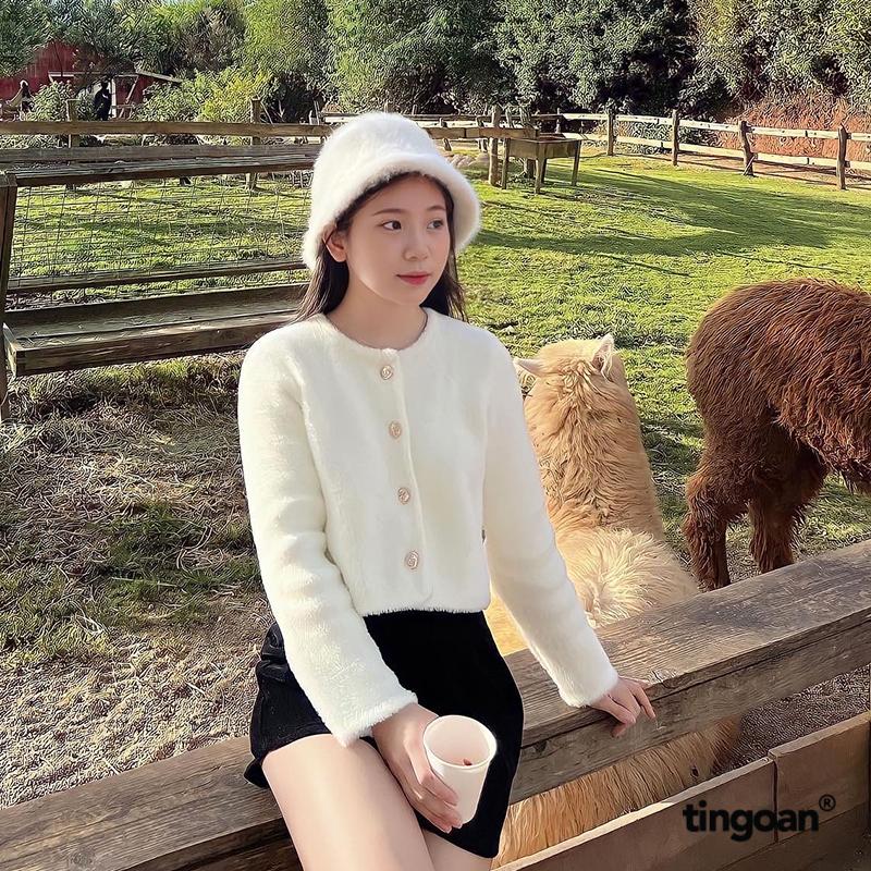 TINGOAN x TIKTOKSHOP - Áo len lông bông xù trắng dáng lửng phối cúc kim loại tingoan LISA LOVE TOP
