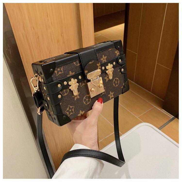 Product Introduction of Vintage Print Women's Box Bag High-Value New Light Luxury Niche Makeup Bag Small Square Bag Single Shoulder Crossbody Bag 15