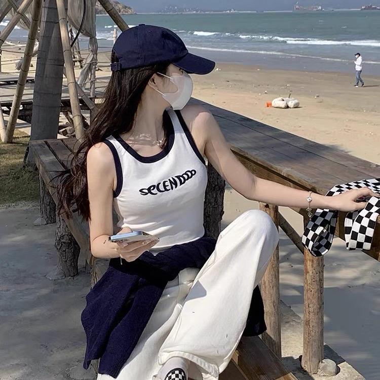 Áo croptop ba lỗ nữ ngược phối viền thêu chữ