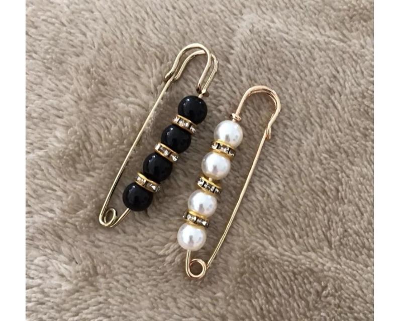 Product Introduction of City Goods 1pc Pearl Brooch Tightening Waistband Pin Opening Bottom Metal Pearl Cute Brooch Pin Jewelry 5