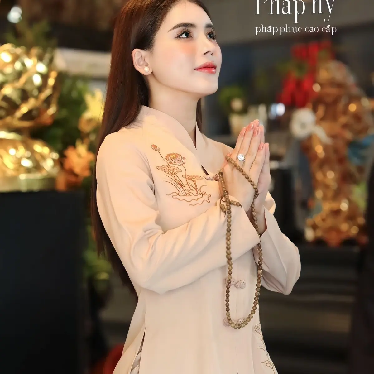 Set thêu sen nút cài