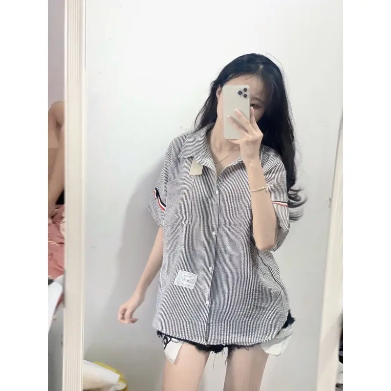 ￼Áo sơ mi kẻ sọc xam tay ngắn viền tay vải cotton thoáng mát mẫu mới hottren 2024