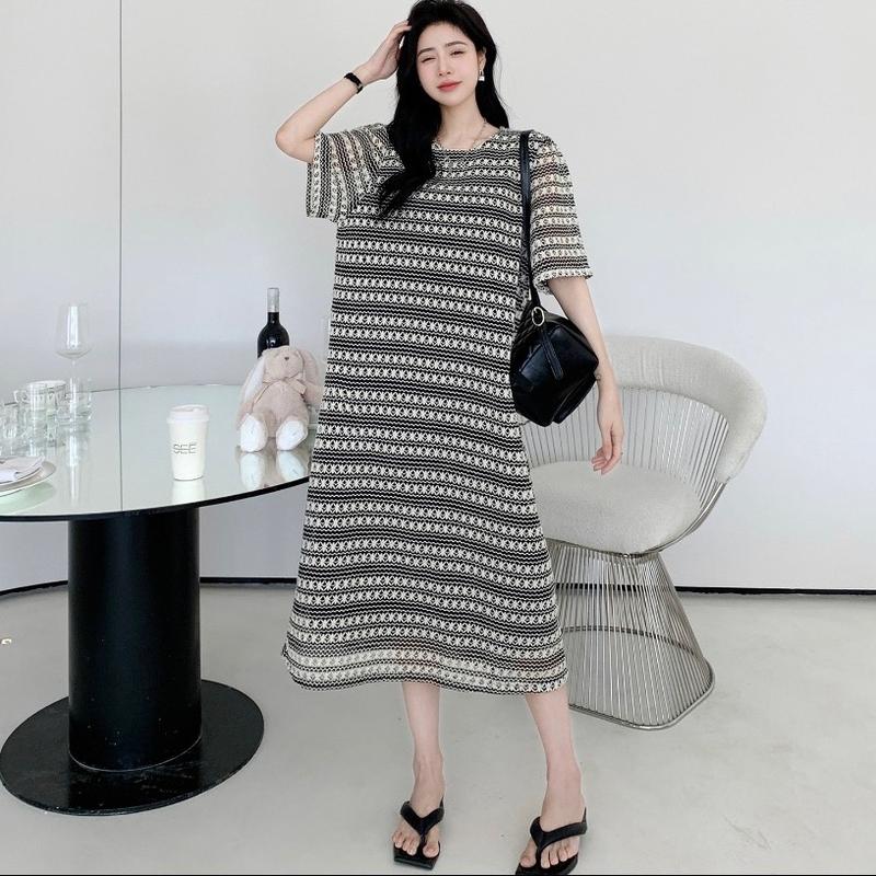 Váy đầm suông dáng dài ren móc thổ cẩm kẻ sọc sang chảnh