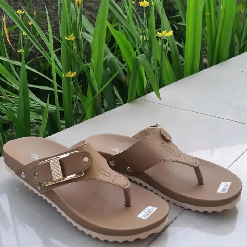 Sandal jepit wanita motif gesper elegan sendal sehari hari 6