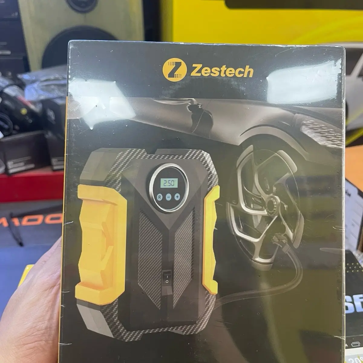 Bơm Điện  ZESTECH Cắm Tẩu Sạc cho Xe Hơi Điện 12v Số lượng 1 Chiếc Màu Vàng Đen
