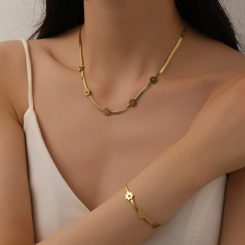 European and American Fashion Blade Chrysanthemum Stainless Steel Ornament Cross-Border Wholesale Light Luxury 5 One Chrysanthemum Necklace Jewelry Suit Women