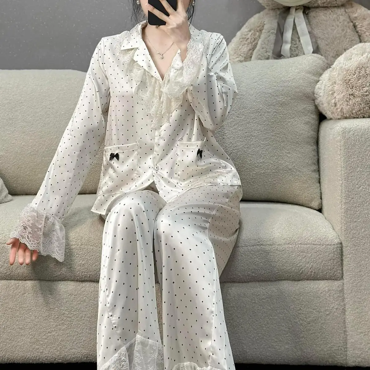 Bộ Đồ Ngủ Quần Dài Áo Tay Dài Cổ Pyjama Phối Ren Chất Lụa Latin Mềm Mịn Hoạ Tiết Chấm Bi Nhỏ Freesize 40-60kg Nữ setdomac nhaxinh pizamanu