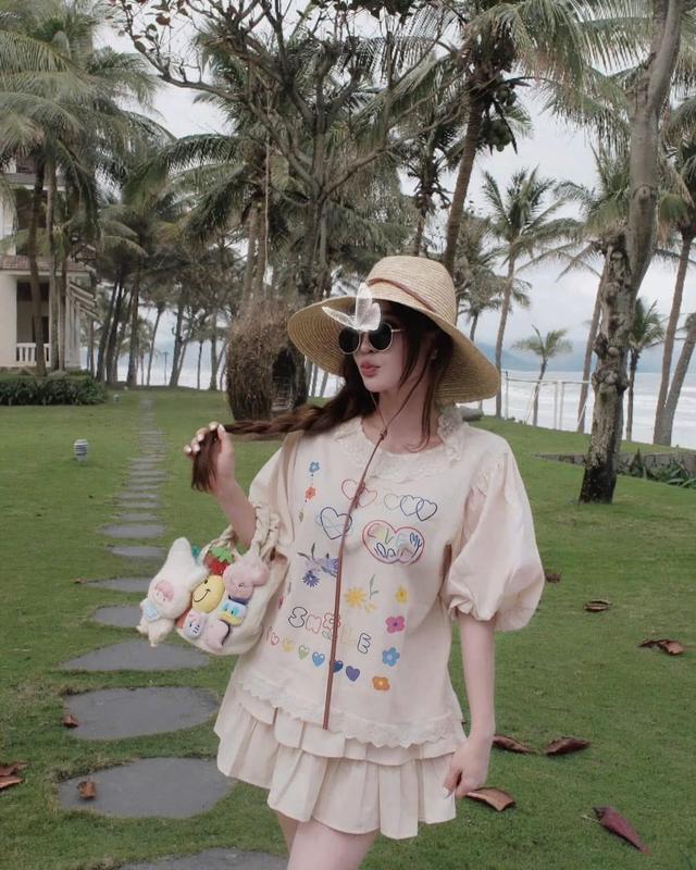 Set áo linen cổ viền ren tay bồng in hoạ tiết cute phối chân váy xoè tầng cạp chun màu be mùa hè (loại 1) 2