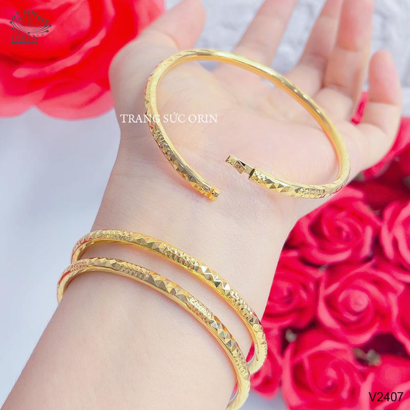 Bộ 2 vòng tay, vòng bọng màu 24 khắc khía có khóa thiết kế cao cấp Orin V2407