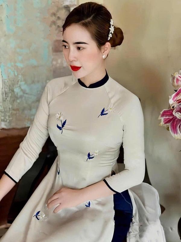 Áo dài nữ thêu cúc hoạ mi màu da phối cổ - MÃ TK159 Women Dress Kem Nhung Sen Voan