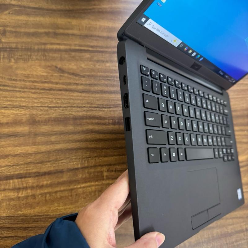 [Đã qua sử dụng] - Laptop Dell Latitude 7300 Core i5-8300U | RAM 16GB | SSD 256GB | Màn hình 13.3 inch Full HD