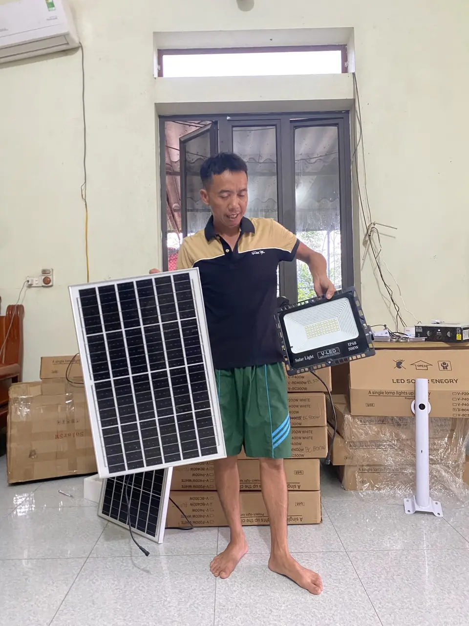 ĐÈN NĂNG LƯỢNG MẶT TRƠI THÉ HẸ CẢI TIẾN CHO ĐỘ SÁNG CAO đèn  năng đèn  năng quat  nang đèn  200k tuelam  led quat  nang