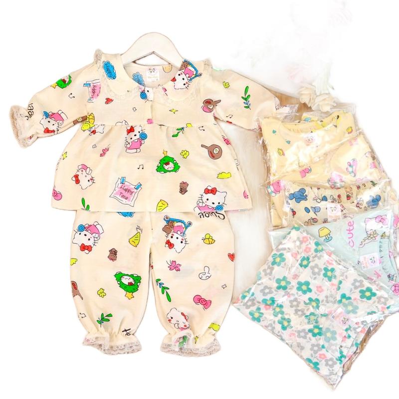 Set 3 bộ quần áo dài tay cho bé gái kiểu Babydoll, nhiều màu sắc và họa tiết khác nhau bằng vải đủi xốp mềm, mịn Giặt bằng nước lạnh Nút Gift Sets Thun