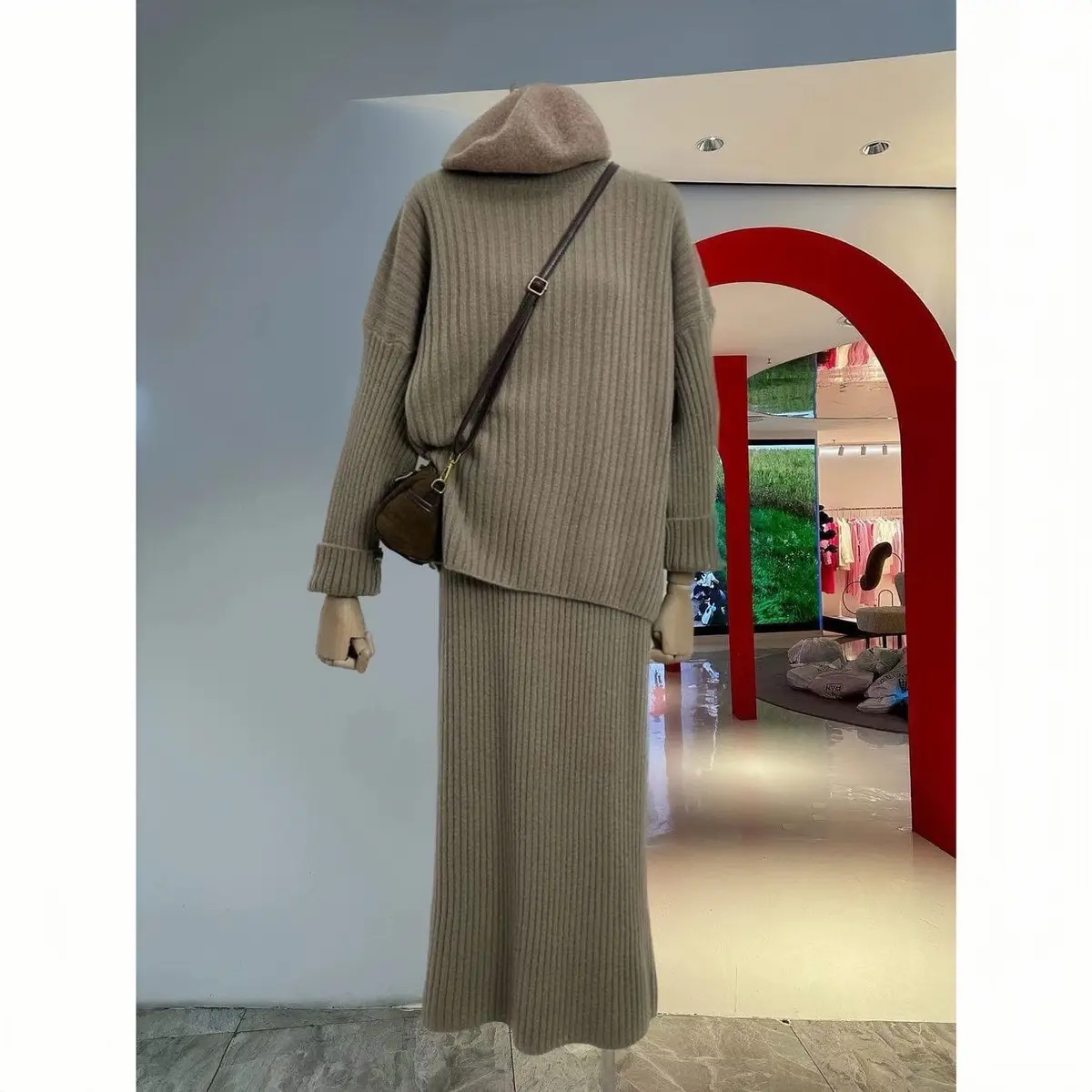 Set len gồm áo len cổ tròn dài tay và chân váy len bút chì dáng dài