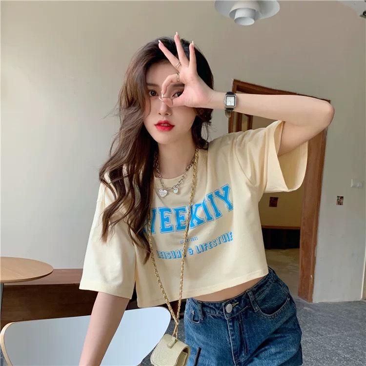 ÁO THUN CROPTOP FORM RỘNG FREESIZE <72KG IN CHỮ WEEKIIY DỄ THƯƠNG HQ Nữ Women Trắng