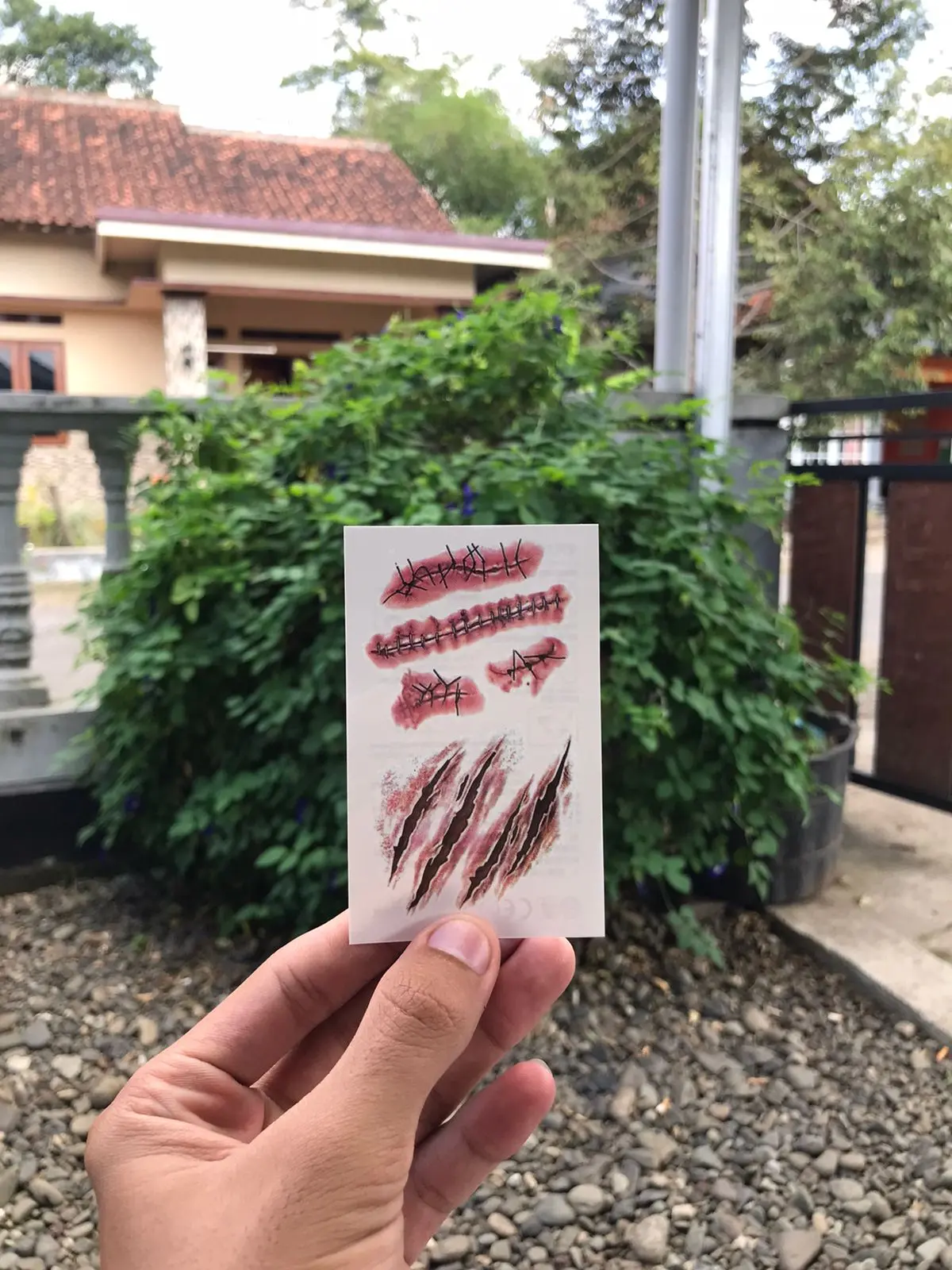 Tato temporer jahitan luka keren parah