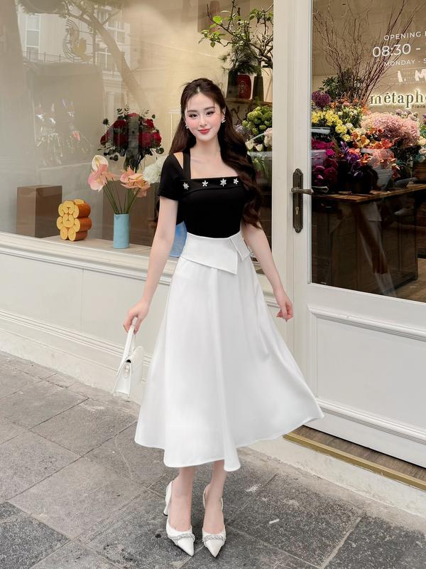 Áo Thun Tay Cộc Cài 5 Đá Cổ Cut Out Thời Trang Thiết Kế Nữ CurvyQ 3