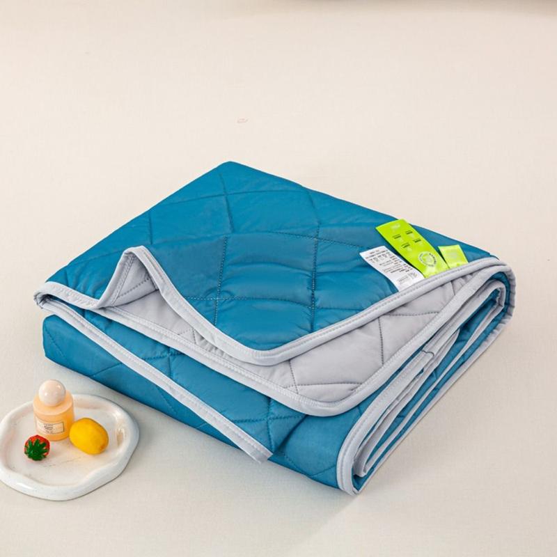 High Quality Double Sided Cooling Blanket Skin-Friendly Cold Effect Conditioning Quilt Lightweight Breathable Cooler Quilt Spring Summer 5