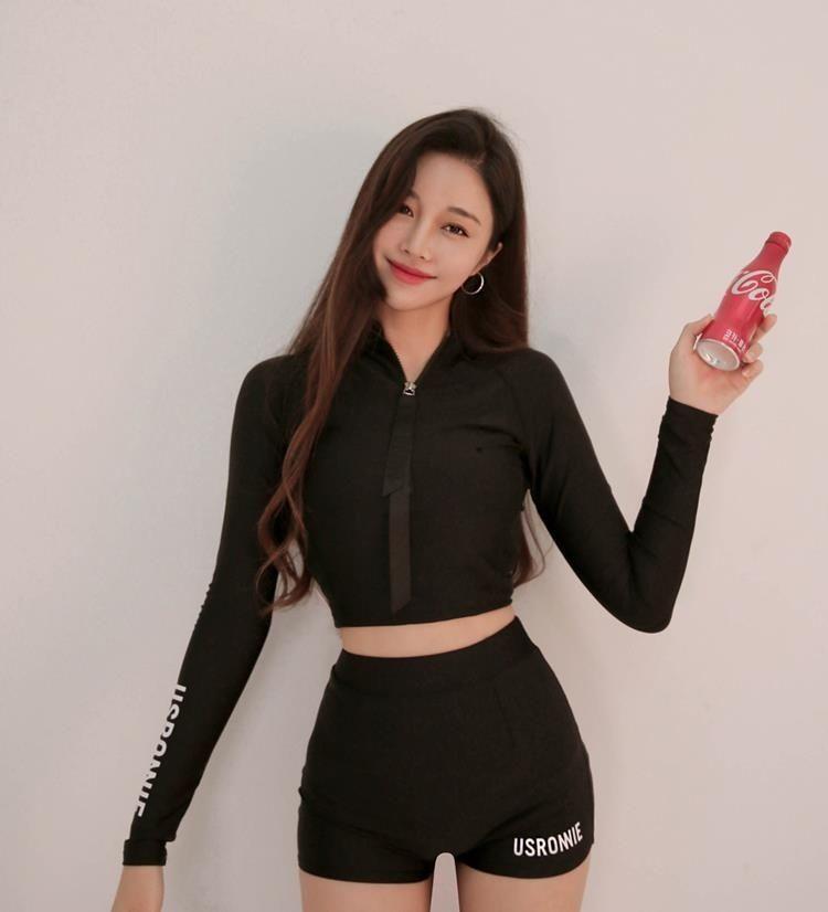 Product Introduction of ชุดว่ายน้ำแขนยาวกีฬา สไตล์เกาหลี สำหรับผู้หญิง ทรงบ็อกเซอร์อนุรักษ์นิยม สลิมมิ่ง หน้าอกเล็ก บิกินี่สองชิ้น ชุดว่ายน้ำน้ำพุร้อน วัสดุโพลีเอสเตอร์ ใส่สบายและระบายอากาศได้ 9