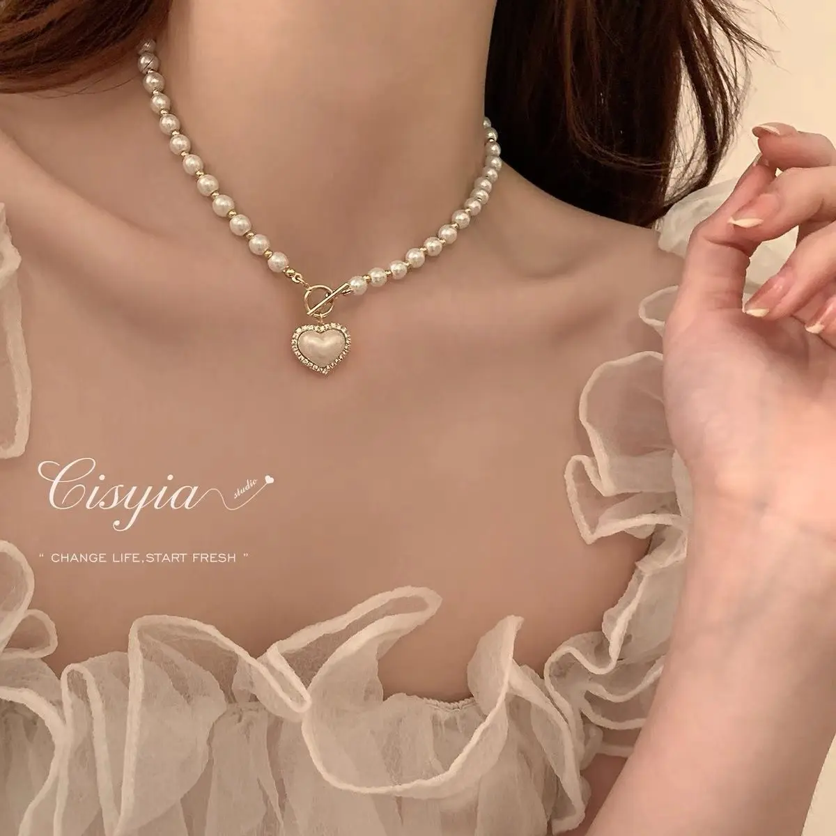 Vòng Cổ Ngọc Trai Tình Yêu, Kim Cương Giả, Thời Trang Và Thanh Lịch, Dây Chuyền Xương Đòn Cao Cấp, Dành Cho Phụ Nữ, Thích Hợp Cho Áo Len Mùa Thu / Đông, Hàng Mới Về, Giá Cả Phải Chăng, Vòng Cổ Sang Trọng