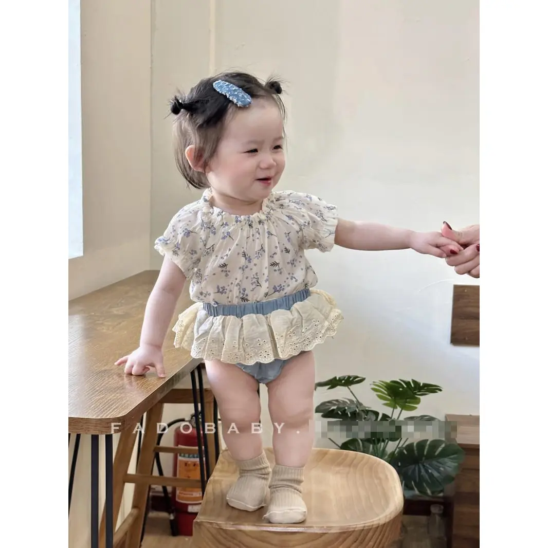 Quần Áo Trẻ Em Bộ Đồ 2 Mảnh, Áo Ngắn Tay Hoa Nhỏ Cho Nữ, Quần Áo Trẻ Em Ren Bloomer Phong Cách Phương Tây, Mùa Hè 2024 Hàng Mới Về