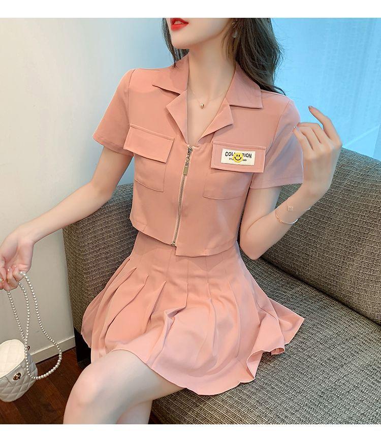 Product Introduction of Bộ Đồ Ngắn Tay Thanh Lịch Chống Lão Hóa Mới Mùa Hè 2024 Áo Khoác Ngắn + Chân Váy Xếp Ly Bộ Đồ Hai Mảnh Hợp Thời Trang Cho Nữ Top 16