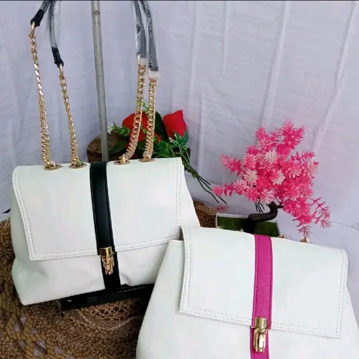 Tas selempang wanita simple , mewah dan elegan cocok untuk acara apapun.. Polos
