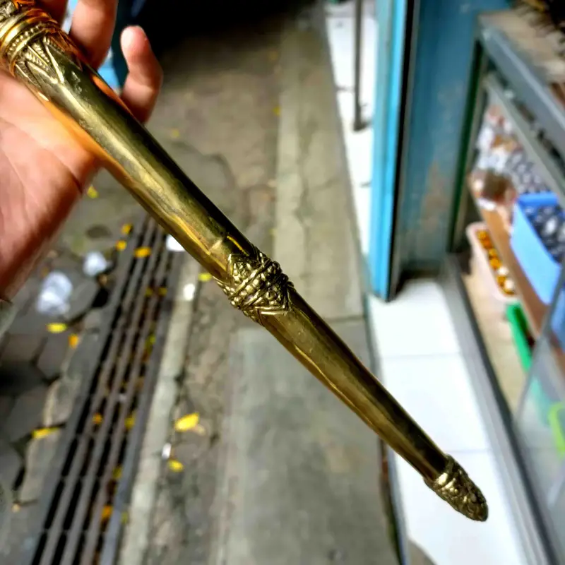 Tongkat Komando Mahkota Warna Emas Bahan Kuningan 3