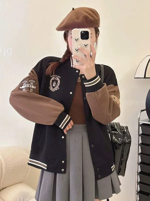 Áo bomber nữ phom rộng size 42 tới 65kg, hoạ tiết thêu sắc nét, chất dạ nỉ dày đep cứng cáp. Top Women Jacket 2