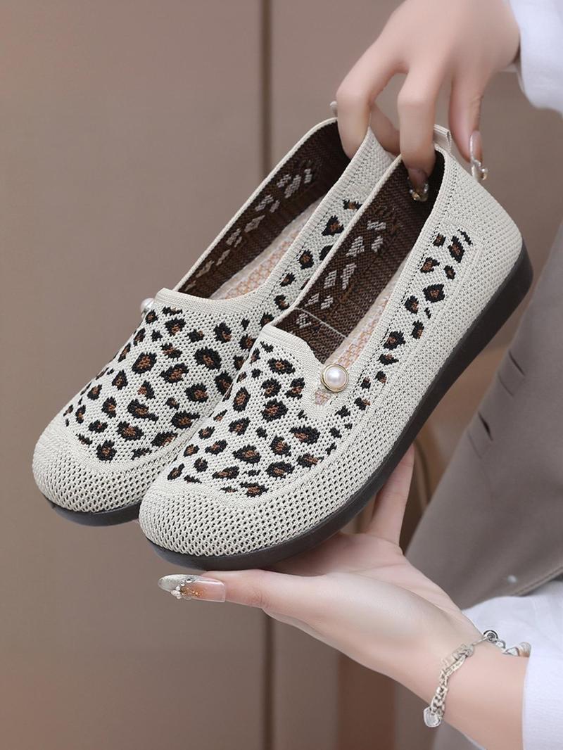 Product Introduction of Women's Fashionable Leopard Print Slip on Sneakers, Casual Comfortable Flat Shoes for Daily Wear, Lightweight Breathable Shoes for Women & Girls 4