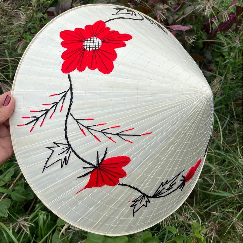 Nón lá thêu hoa nhí nhiều màu sắc gửi màu ngẫu nhiên