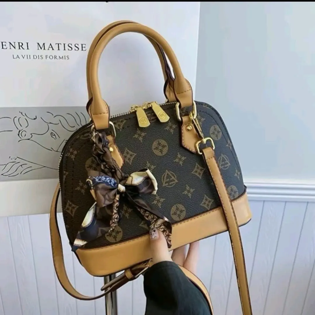 Túi xách nữ dáng hến sz 18cm lót nhung tặng khăn
