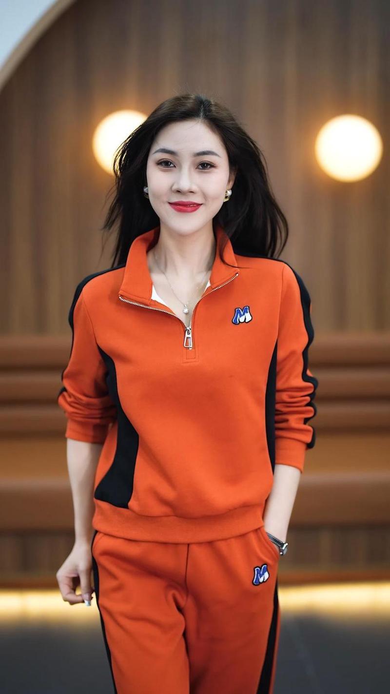Product Introduction of Bộ Đồ Quần Áo Thể Thao, Dành Cho Phụ Nữ, Mùa Thu Dáng Rộng Vừa Vặn, Ngoại Cỡ, Áo Len Dài Tay Cao Cấp, Quần Dài, Phong Cách Phương Tây, Bộ Đồ Chạy Bộ, Bộ Đồ Hai Mảnh, Quần Áo Phụ Nữ Sport 9