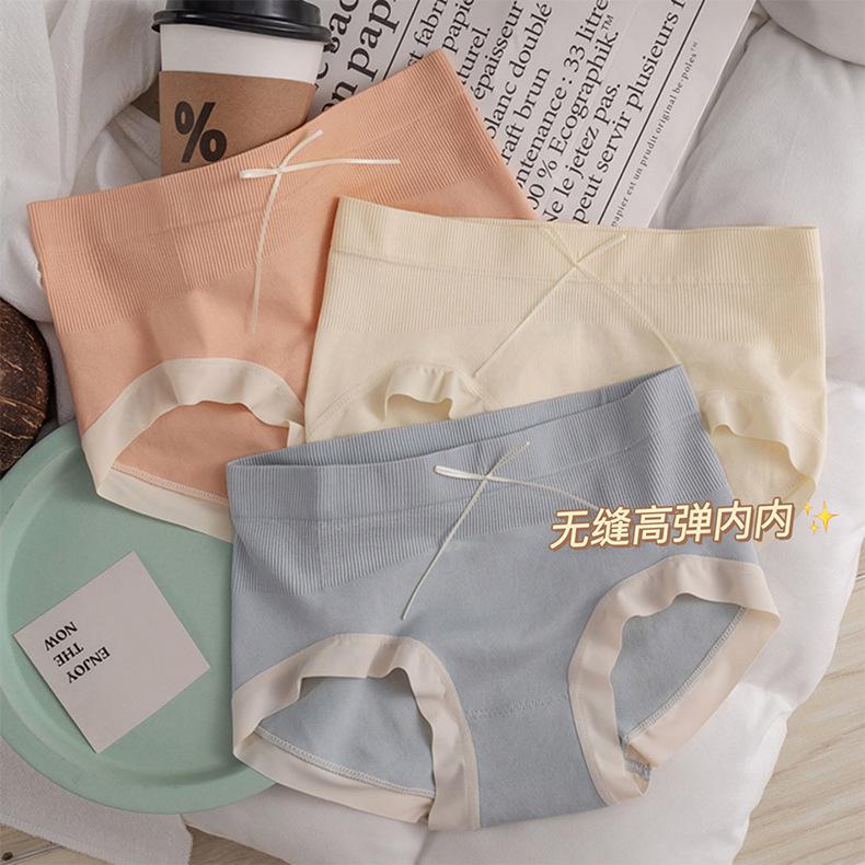 Product Introduction of Japanese Style Seamless Underwear Girl Student High Elastic Seamless and Breathable Sexy Mid Waist Hip Lift Comfort Women's Briefs 2