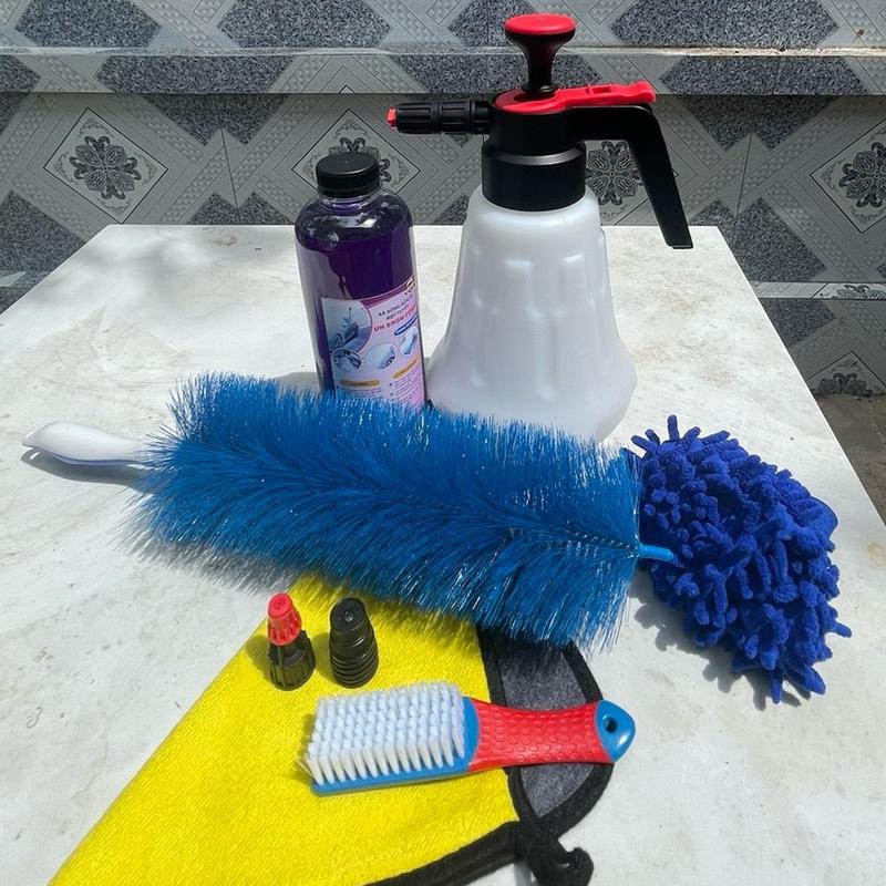 (8 món) bình xịt bọt tuyết kèm 2 vòi phụ+xà bông rửa xe bọt tuyết 1 lít+khăn + bàn chải chà bánh+1 cọ 45cm+ bao tay găng