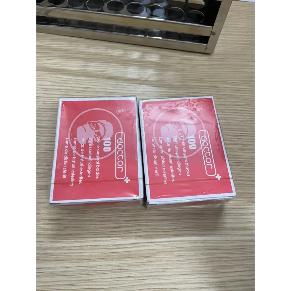 Hộp 100 lưỡi dao mổ Doctor số 11,15,20