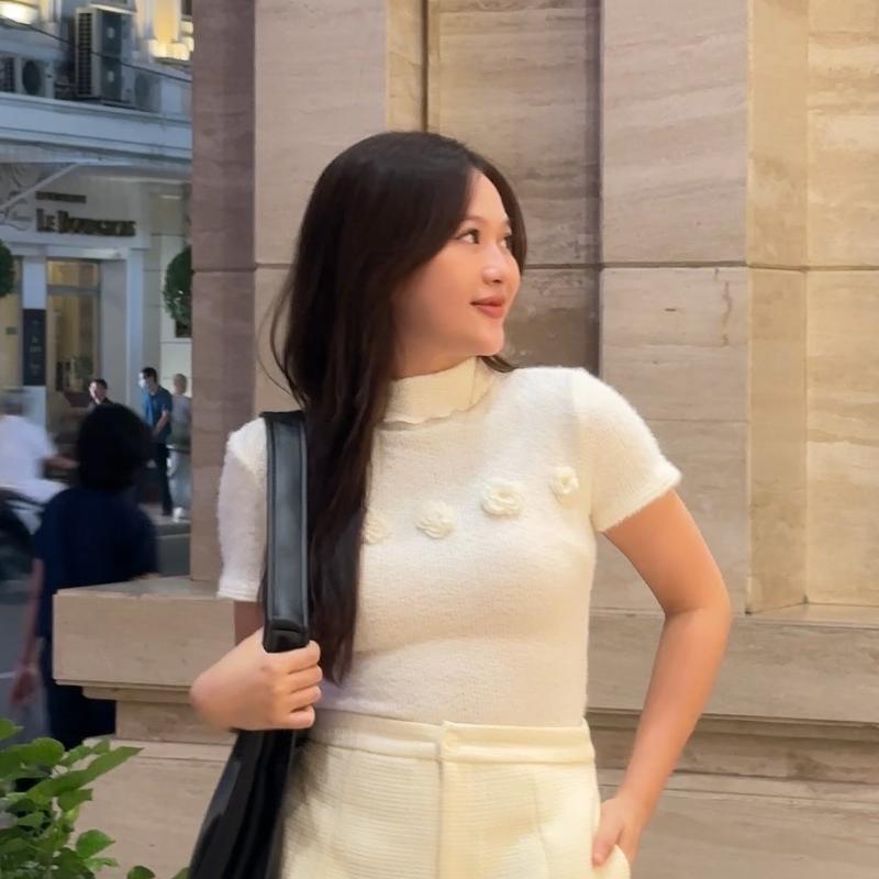 Áo sơ mi croptop có đệm vai sang chảnh