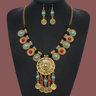 Product Introduction of Fashion Trend Necklace Retro Hollow Flower Inlaid Diamond Valentine's Day Necklace Clavicle Chain Jewelry 25