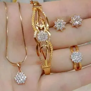 Perhiasan Titanium 1 Set Gratis Ongkir Tidak Luntur Pelapisan Logam Aksesoris Anting Cincin Elegan Gelang 21cm Cincin 6-9 Adjustable Size