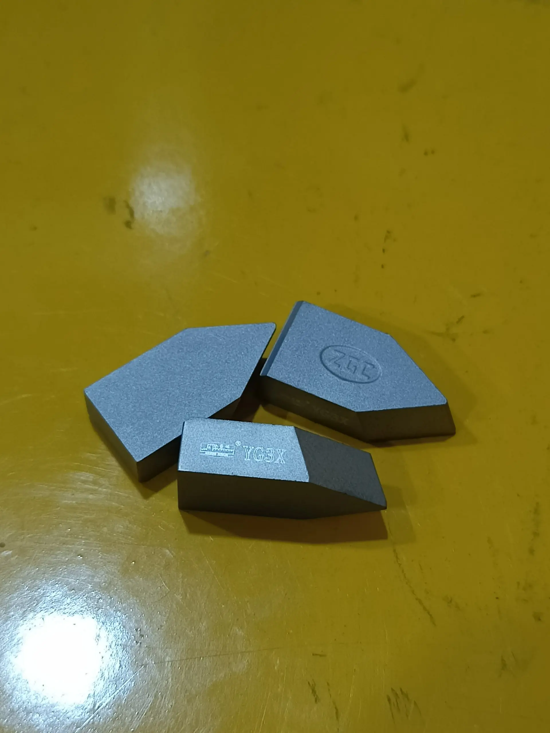 HỢP KIM YG3X C125/ 3 VIÊN/ 25X12X7MM