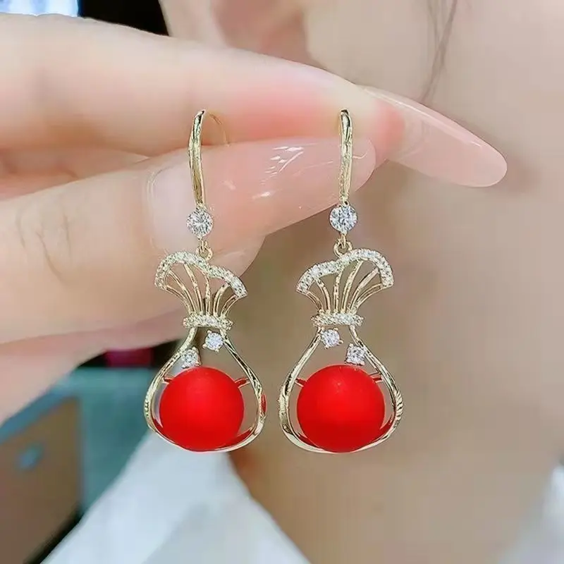 Hoa Tai Cao Cấp, Màu Đỏ, Phong Cách Mới, Dành Cho Nữ, Thời Trang Thanh Lịch, Hợp Xu hướng, Dễ Phối Đồ, Phổ Biến, Năm 2024, Chất Lượng Cao Women