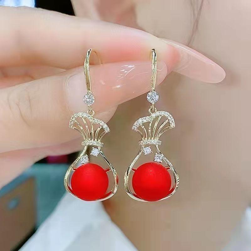 Product Introduction of Hoa Tai Cao Cấp, Màu Đỏ, Phong Cách Mới, Dành Cho Nữ, Thời Trang Thanh Lịch, Hợp Xu hướng, Dễ Phối Đồ, Phổ Biến, Năm 2024, Chất Lượng Cao Women 0