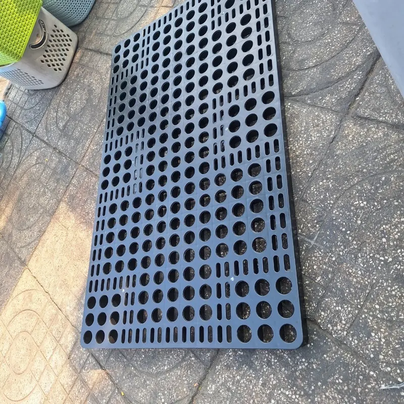 Pallet không chân màu đen 1