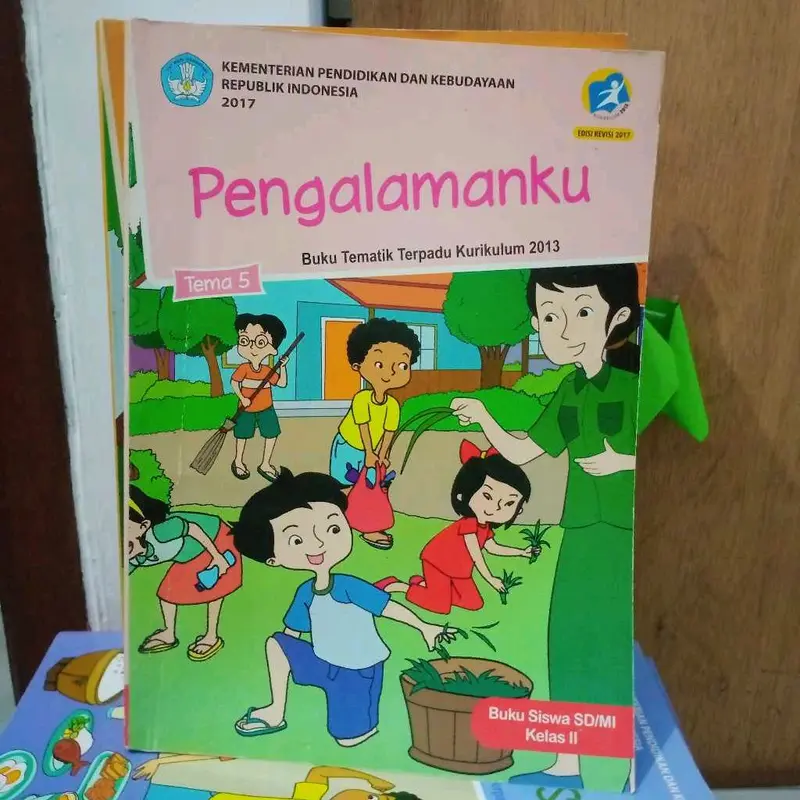 buku tema 5 kelas'2 ( pengalamanku) 0