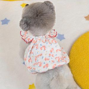 2025年のファッショナブルな春夏の犬用シャツ、花柄とフリルスリーブの脱毛防止ペット服、テディ、ポメラニアン、ビションフリーゼ用の軽量コットンブレンド、通気性とかわいいアパレル