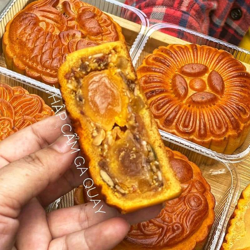 Hoa Nắng Homemade- Bánh trung thu thập cẩm gà quay healthy 2 trứng muối 220g Lượng đường thấp 1