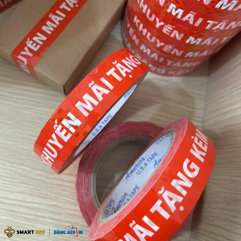 Băng Keo In Sẵn Màu Đỏ Nền Trắng Sữa 24mm x 72met, Dán Thùng Quà Tặng 0